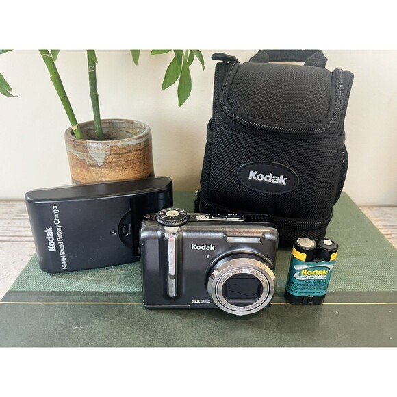Kodak EasyShare Z885 8.1MP Digital Camera Complete W/Battery, Charger & Case - Picture 9 of 10